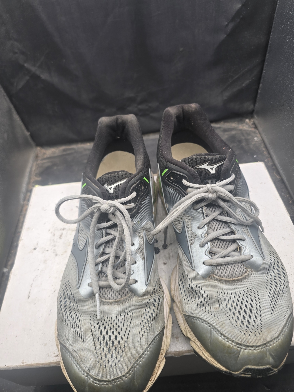 Mizuno Men’s Gray Running Shoes - Lightweight Athletic Sneakers